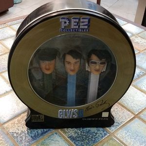 NWT, Elvis pez collectibles w CD